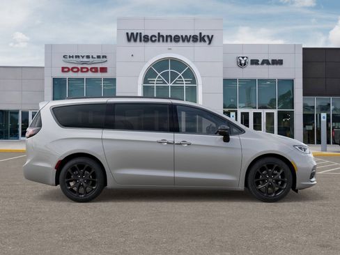 New 2026 Chrysler Pacifica Limited w/ S Appearance Package FWD image 21
