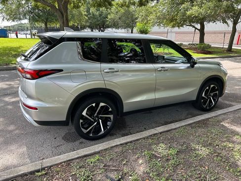 Used 2023 Mitsubishi Outlander SE AWD/4WD image 6