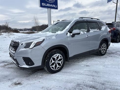 Used 2023 Subaru Forester Premium image 6