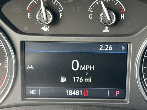 Used 2023 Buick Enclave Essence image 39