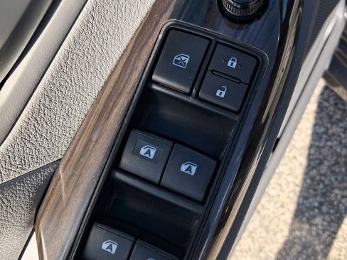 Used 2020 Toyota Sienna XLE w/ Carpet Mat Package AWD/4WD image 16