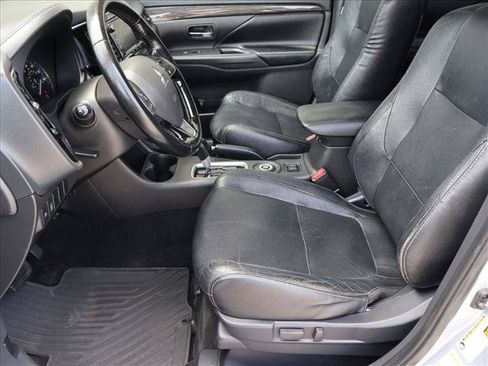 Used 2016 Mitsubishi Outlander SE AWD/4WD image 18
