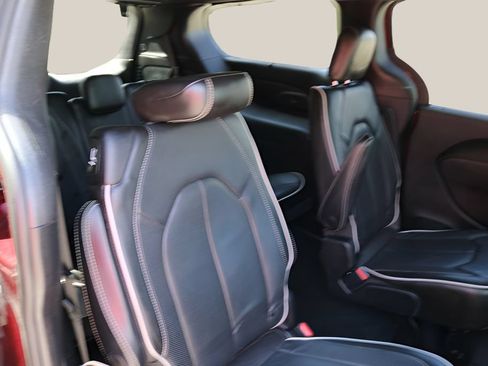 Used 2021 Chrysler Pacifica Limited w/ Uconnect Theater Family Group AWD/4WD image 20