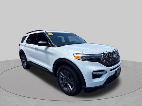 Used 2023 Ford Explorer XLT w/ Equipment Group 202A AWD/4WD image 1