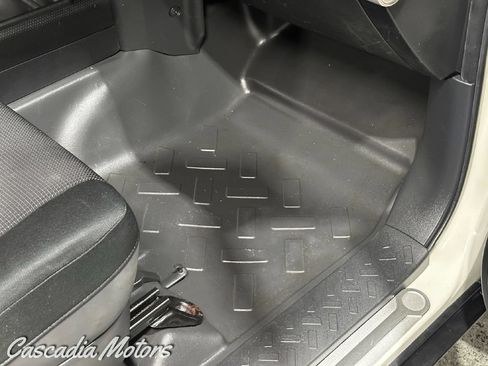 Used 2010 Toyota FJ Cruiser 4WD image 25
