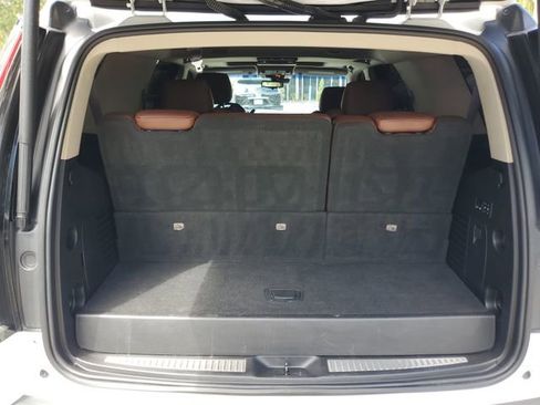 Used 2019 Cadillac Escalade Luxury RWD image 8