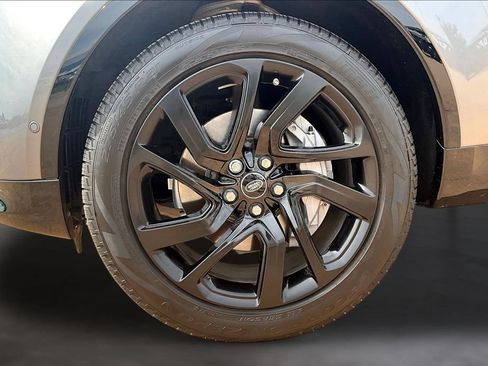 Certified 2025 Land Rover Discovery Dynamic SE AWD/4WD image 8
