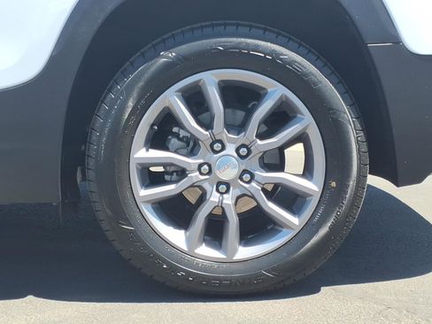 Used 2024 GMC Terrain SLT FWD image 9