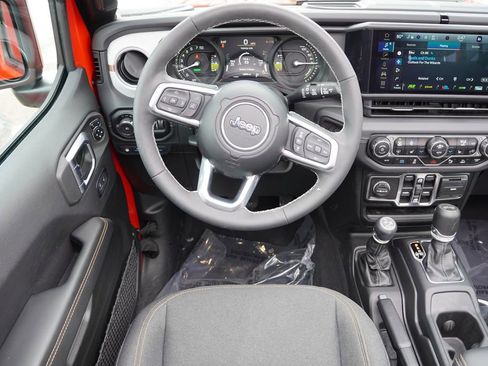 Certified 2025 Jeep Wrangler Unlimited Sahara w/ Safety Group image 19