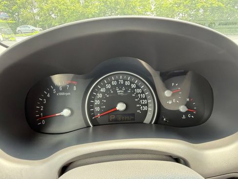Used 2014 Kia Sedona EX FWD image 29