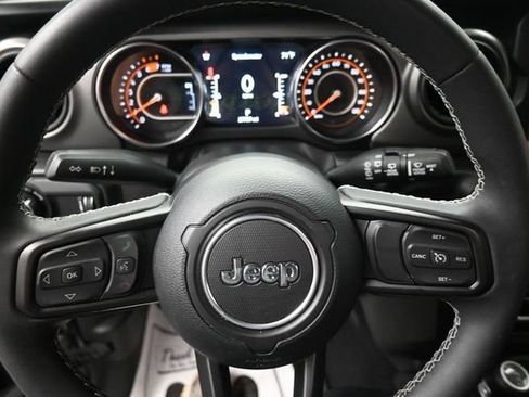 Used 2023 Jeep Wrangler Unlimited Sport AWD/4WD image 17
