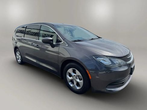 Used 2017 Chrysler Pacifica LX w/ Tire & Wheel Group FWD image 6