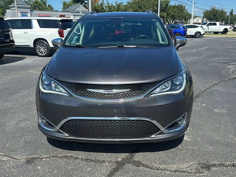 Used 2019 Chrysler Pacifica Limited FWD image 8