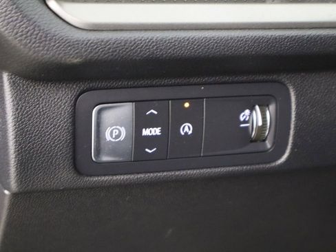 Used 2025 Chevrolet Traverse LT w/ Midnight/Sport Edition image 24