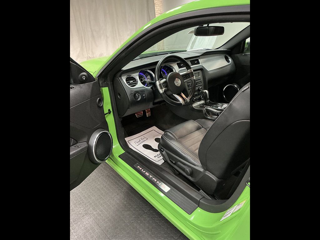 Used 2013 Ford Mustang Premium RWD image 8