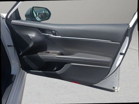 Used 2024 Toyota Camry SE image 20