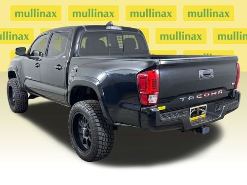 Used 2022 Toyota Tacoma SR5 w/ Technology Package image 12