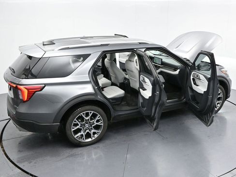 Used 2025 Ford Explorer Platinum w/ Ultimate Package AWD/4WD image 41