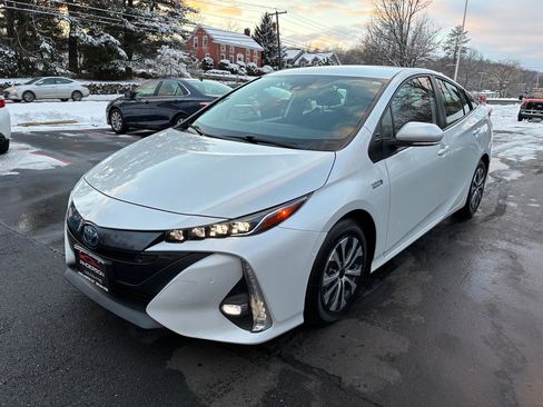 Used 2022 Toyota Prius Prime Limited image 2