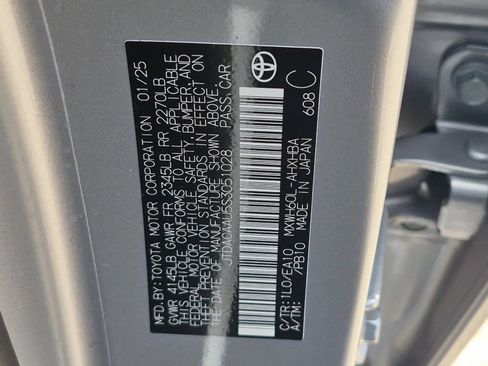Used 2025 Toyota Prius Limited w/ Limited Premium Package FWD image 27