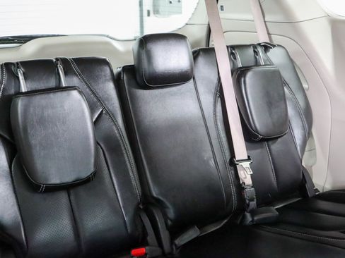 Used 2023 Chrysler Pacifica Touring-L FWD image 29