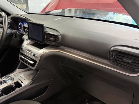 Used 2022 Ford Explorer XLT image 29