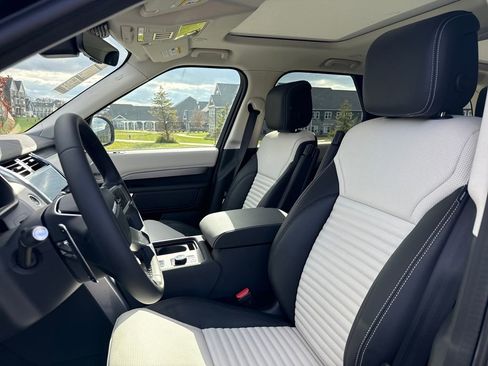 New 2026 Land Rover Discovery Limited Edition image 11