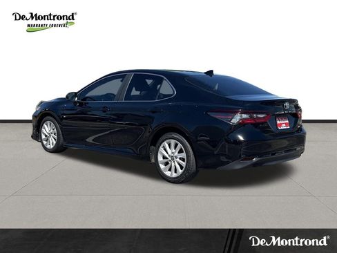 Used 2022 Toyota Camry LE image 7