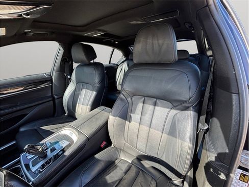 Used 2019 BMW 740i w/ M Sport Package image 18