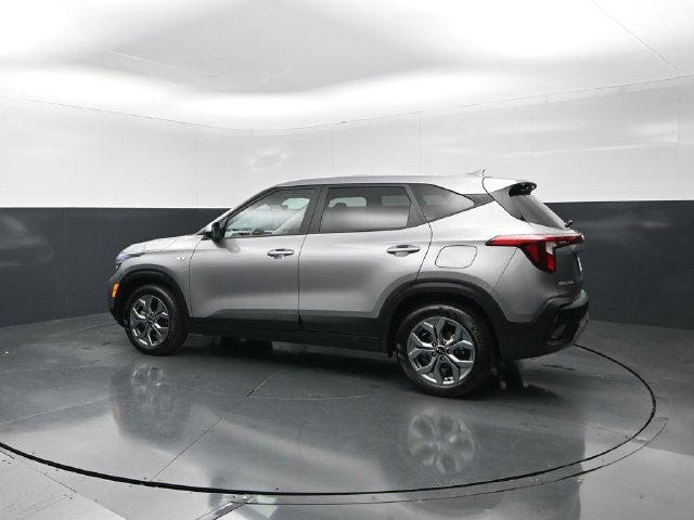 Used 2026 Kia Seltos LX FWD image 2