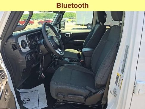 Used 2026 Jeep Wrangler Unlimited Sahara AWD/4WD image 10