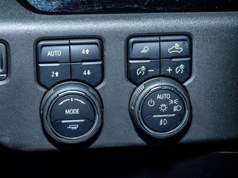 Used 2022 Chevrolet Silverado 1500 ZR2 w/ Technology Package image 16