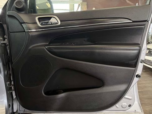 Used 2020 Jeep Grand Cherokee Limited image 28