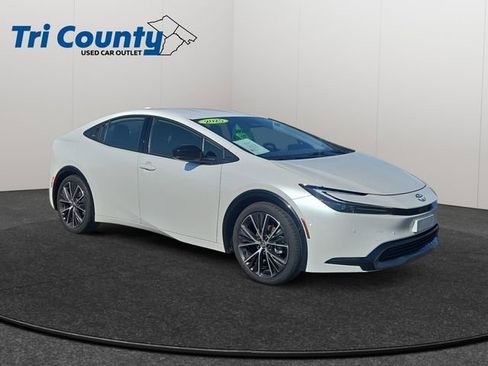 Used 2025 Toyota Prius XLE FWD image 1