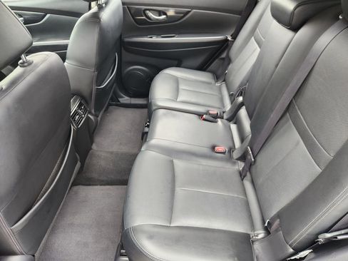 Used 2018 Nissan Rogue SL FWD image 22