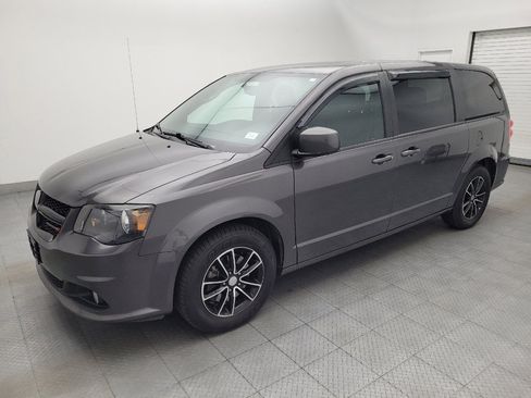 Used 2018 Dodge Grand Caravan SE FWD image 2