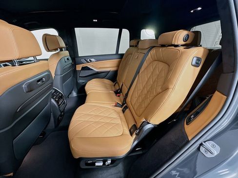 Used 2025 BMW X7 xDrive40i w/ M Sport Package image 17