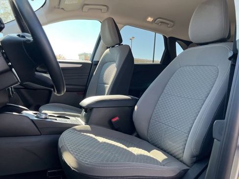 Used 2022 Ford Escape SE w/ SE Sport Appearance Package image 18