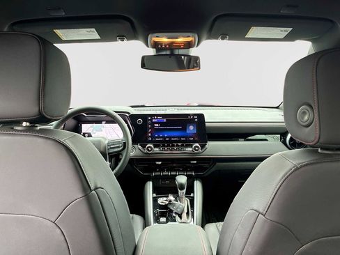 Certified 2025 Chevrolet Colorado Z71 w/ Midnight Edition image 20