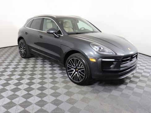 Used 2025 Porsche Macan image 7