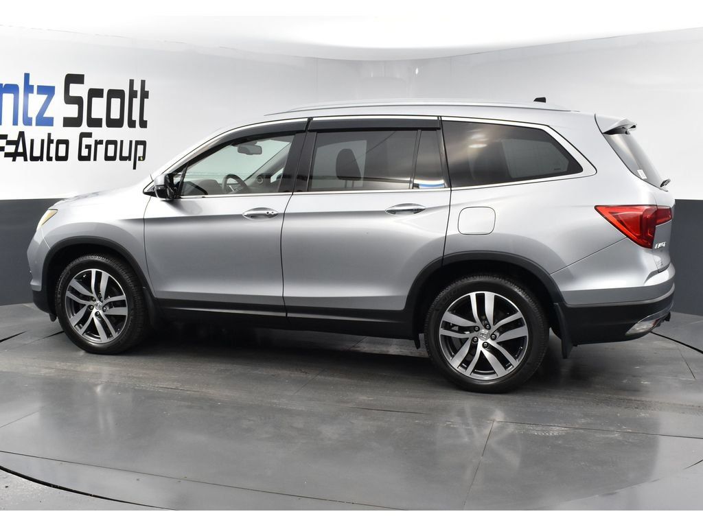 Used 2017 Honda Pilot Touring image 3
