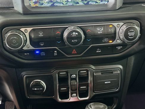 Used 2023 Jeep Wrangler Sahara image 24