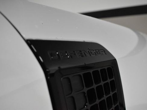 Used 2025 Land Rover Defender 130 V8 AWD/4WD image 16