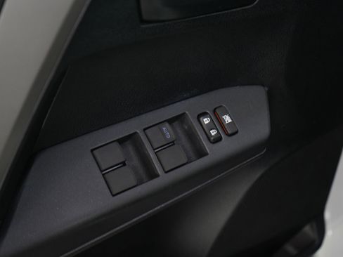 Used 2016 Toyota RAV4 LE AWD/4WD image 19