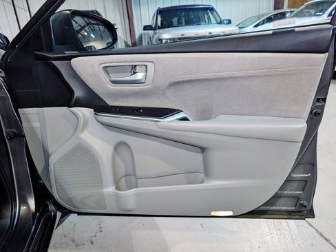 Used 2016 Toyota Camry XSE w/ Moonroof Package FWD image 27