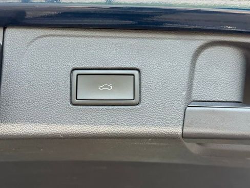 Used 2022 Volkswagen Atlas SEL R-Line image 22