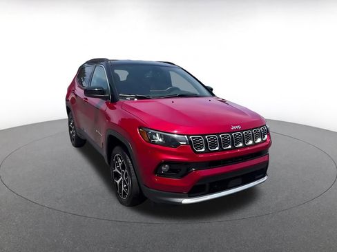 Used 2025 Jeep Compass Limited AWD/4WD image 3
