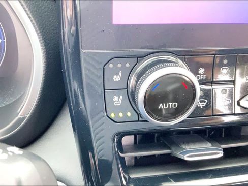 Used 2024 Toyota Highlander Platinum AWD/4WD image 33