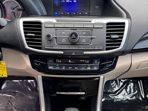 Used 2017 Honda Accord LX image 19