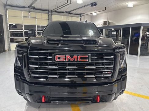 Used 2025 GMC Sierra 2500 AT4 AWD/4WD image 3